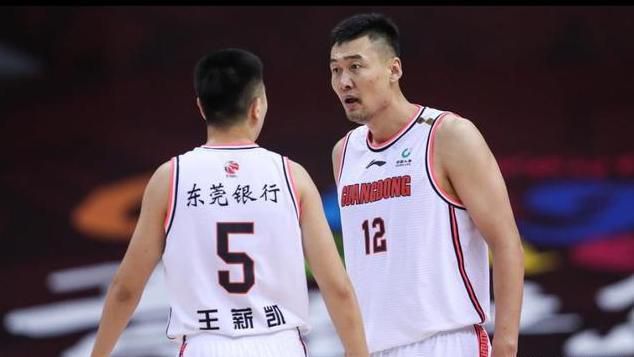 相信此次实力派制作班底与实力派演员强强联手，合力打造的《月半爱丽丝》必将树立奇幻式爱情片的新标杆